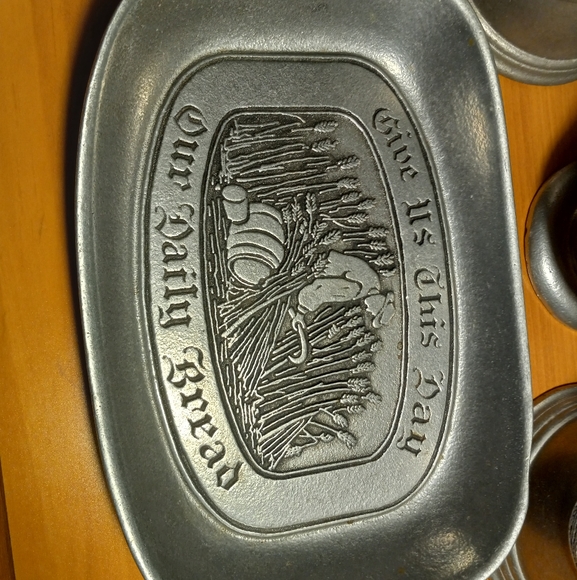 Vintage metal cups and tray - Picture 3 of 8